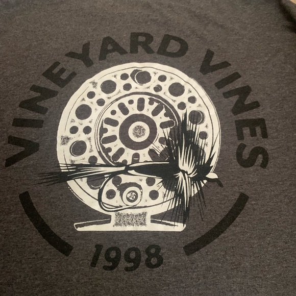 Two Vineyard Vines long sleeve Tees size Men’s Small. One dark gray, one pink - Picture 7 of 7